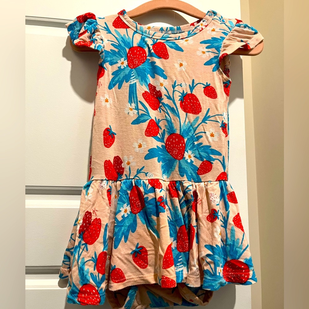 Posh peanut strawberry print twirl 12-18M GUC